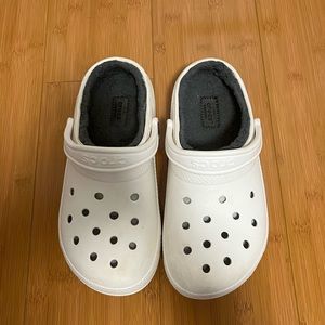 Men’s 6/Women’s 8 Dual Comfort Crocs in White with Grey interior